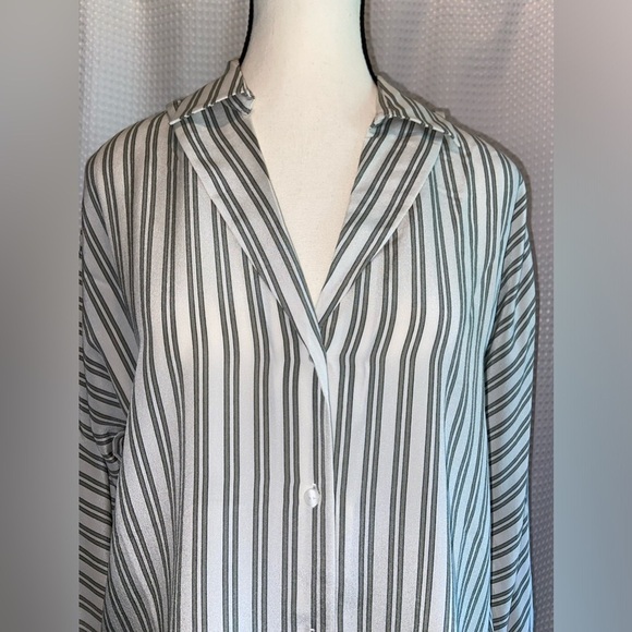 Women’s CLUB MONACO Signature Striped Silk buttoned‎ Shirt size small - Picture 4 of 14